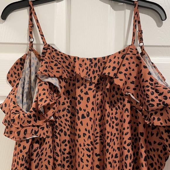 Cheetah Print blouse - Picture 2 of 3